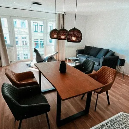 Schoene, Neu Sanierte Unterkunft In Belebter Region Apartment *