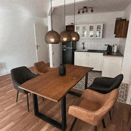 Apartment Schoene, Neu Sanierte Unterkunft In Belebter Region *